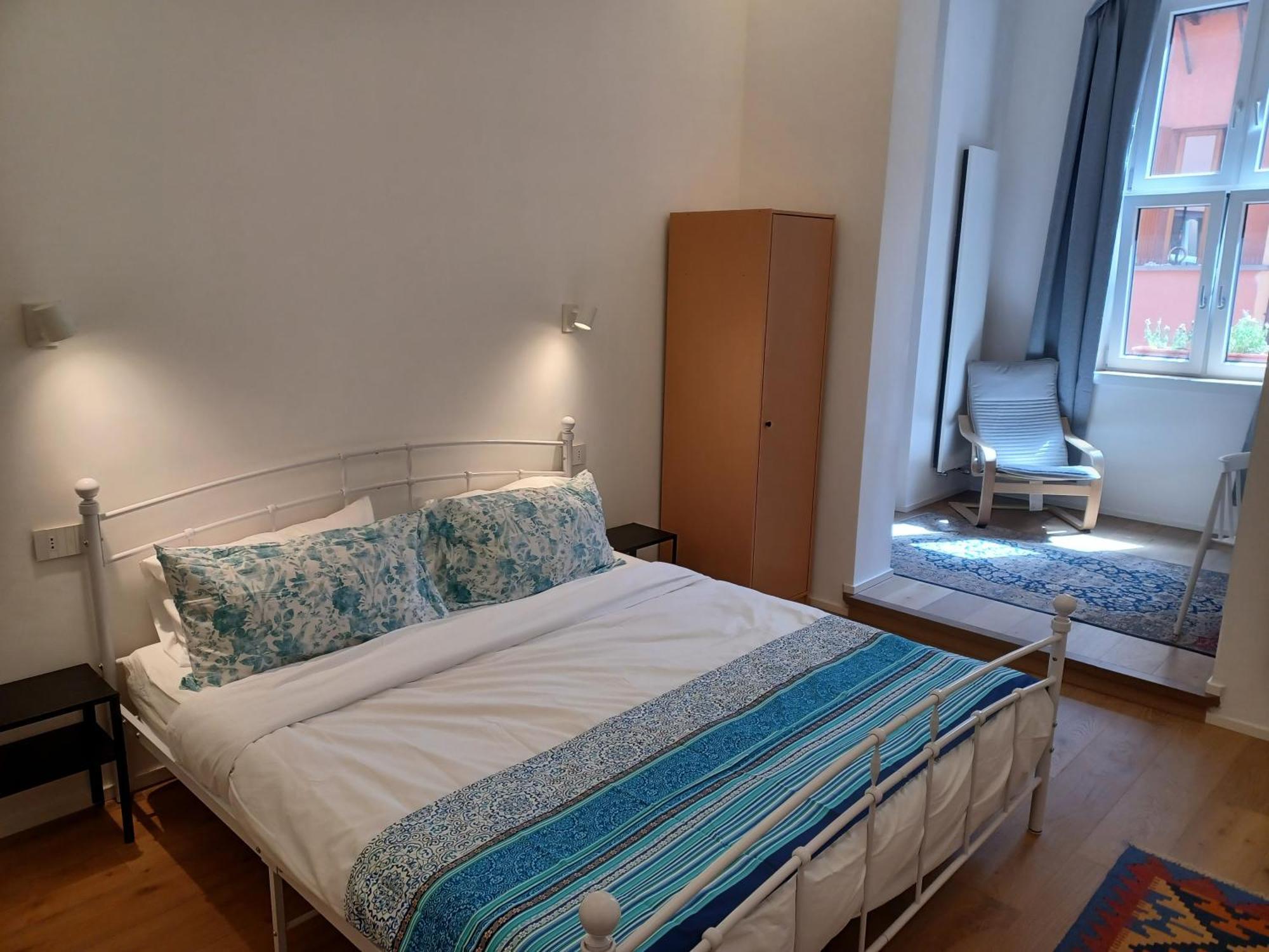 Little Apartment Over The Canal Болонья Экстерьер фото